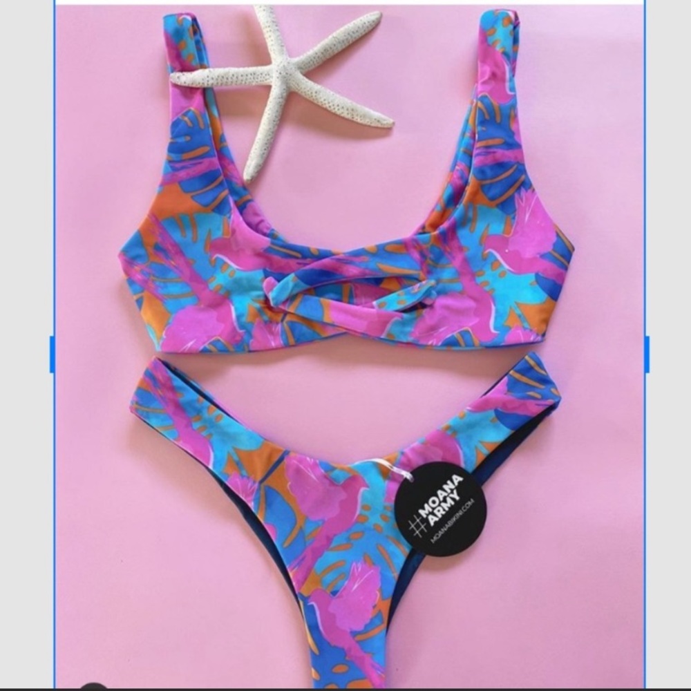 NWT-Moana Bikini Paradise Billie Top